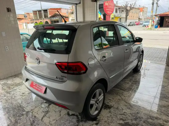VOLKSWAGEN-FOX-2015
