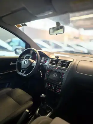 VOLKSWAGEN-FOX-2017