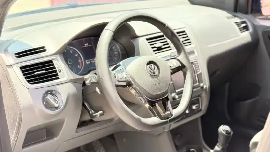VOLKSWAGEN-FOX-2018