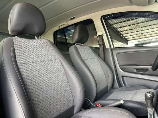 VOLKSWAGEN-FOX-2014