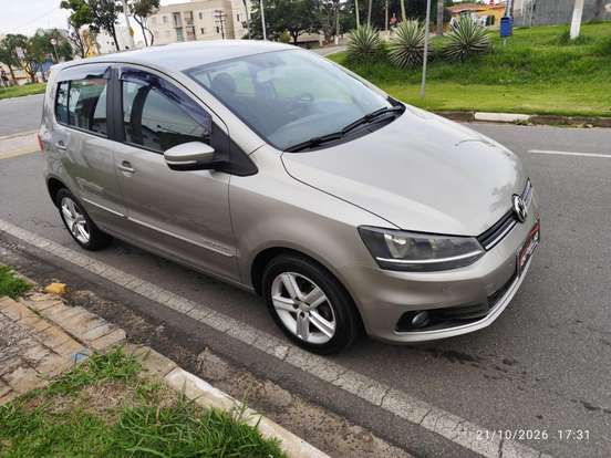VOLKSWAGEN-FOX-2014