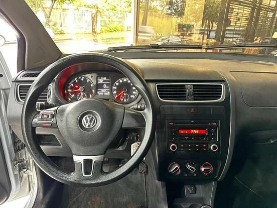 VOLKSWAGEN-FOX-2012