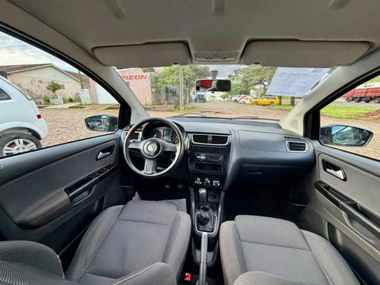VOLKSWAGEN-FOX-2010