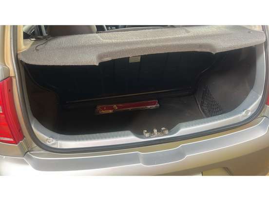VOLKSWAGEN-FOX-2012