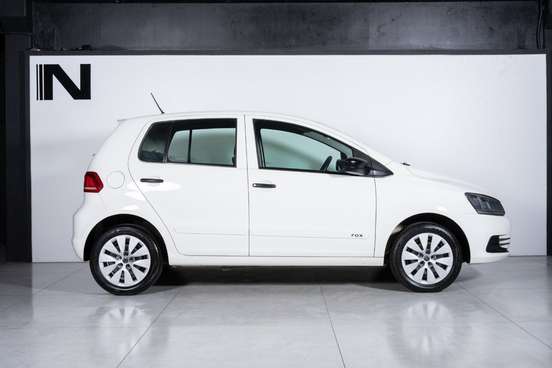 VOLKSWAGEN-FOX-2016