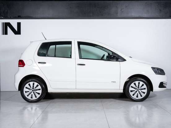 VOLKSWAGEN-FOX-1.0 MPI TRENDLINE 12V FLEX 4P MANUAL VOLKSWAGEN-FOX-2016