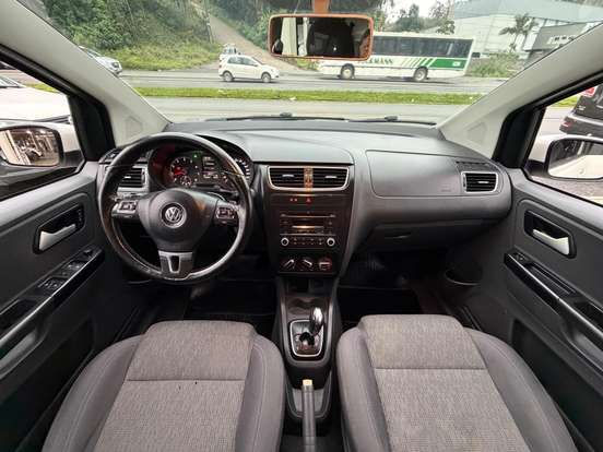 VOLKSWAGEN-FOX-2012