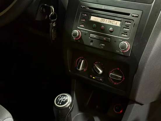 VOLKSWAGEN-FOX-2013