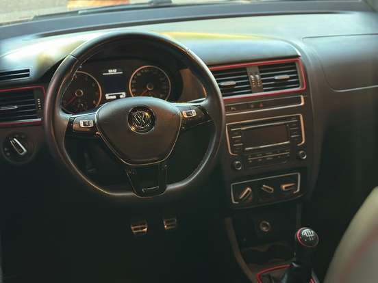 VOLKSWAGEN-FOX-2015