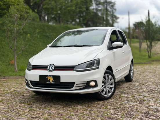 VOLKSWAGEN-FOX-2014