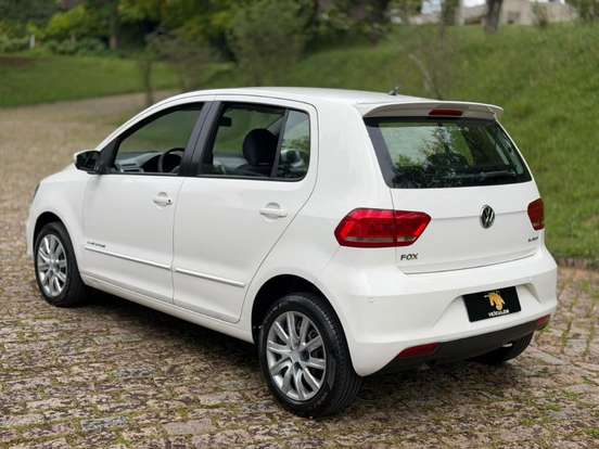 VOLKSWAGEN-FOX-2014