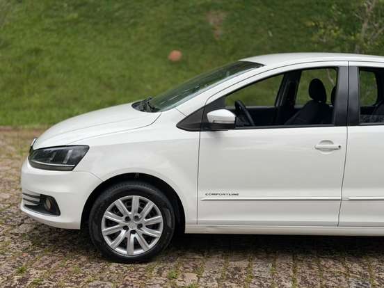 VOLKSWAGEN-FOX-1.6 MSI COMFORTLINE 8V FLEX 4P AUTOMATIZADO VOLKSWAGEN-FOX-2014