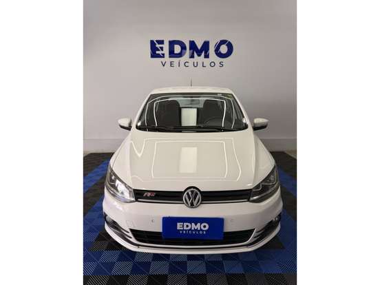 VOLKSWAGEN-FOX-2015