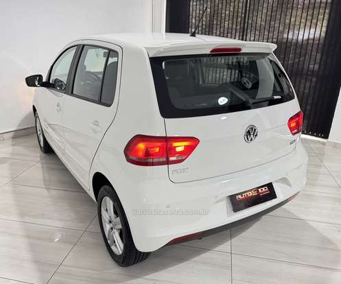 VOLKSWAGEN-FOX-2015