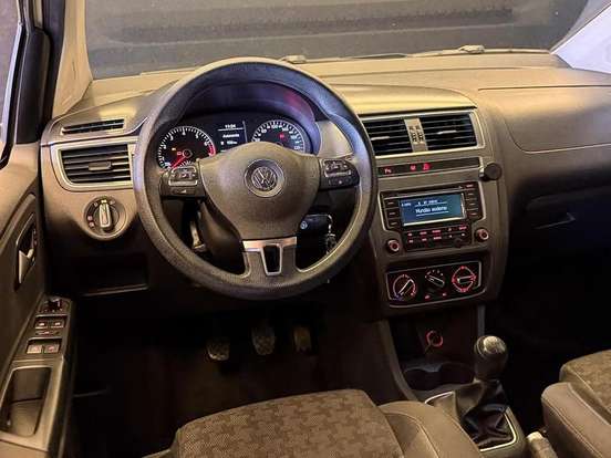 VOLKSWAGEN-FOX-2015