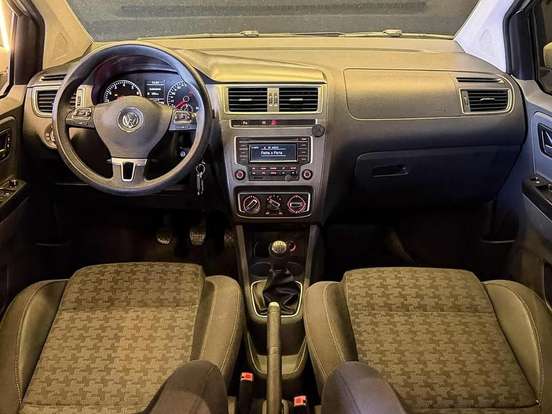 VOLKSWAGEN-FOX-2015
