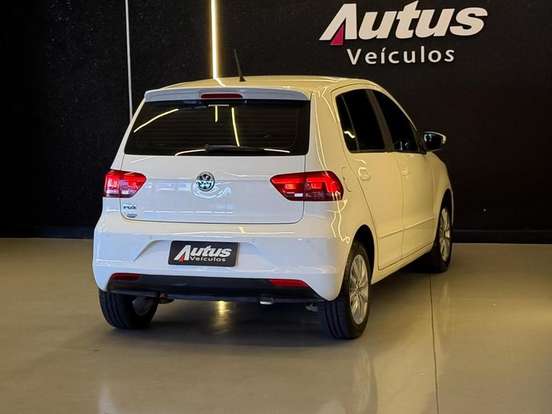 VOLKSWAGEN-FOX-2015