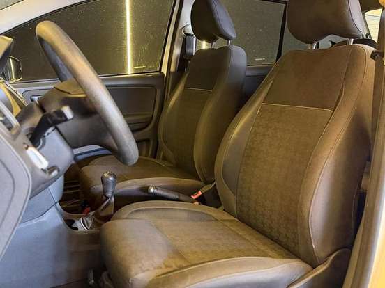 VOLKSWAGEN-FOX-2015