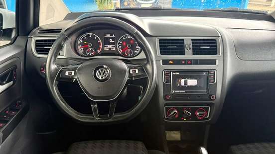 VOLKSWAGEN-FOX-2018