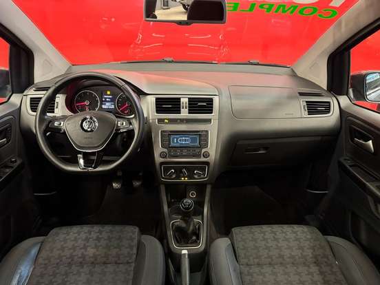 VOLKSWAGEN-FOX-1.6 MSI COMFORTLINE 8V FLEX 4P MANUAL VOLKSWAGEN-FOX-2015