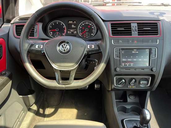 VOLKSWAGEN-FOX-2017