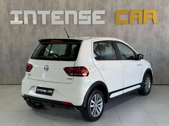 VOLKSWAGEN-FOX-2015