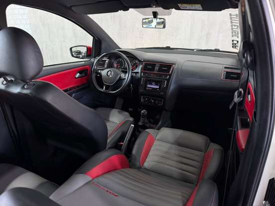 VOLKSWAGEN-FOX-2015