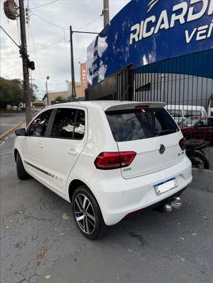 VOLKSWAGEN-FOX-2016