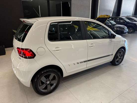 VOLKSWAGEN-FOX-2016