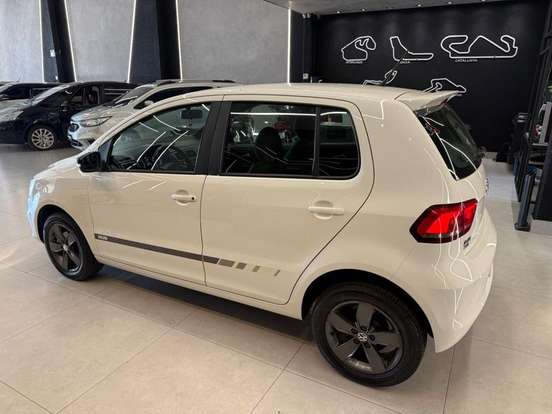 VOLKSWAGEN-FOX-2016