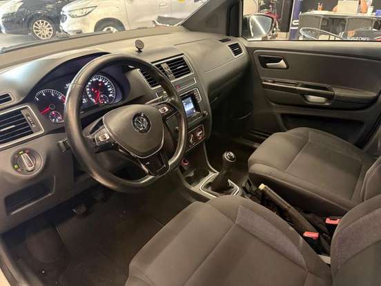 VOLKSWAGEN-FOX-2016