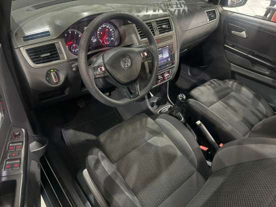 VOLKSWAGEN-FOX-2019