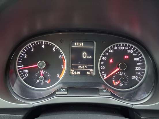 VOLKSWAGEN-FOX-2021