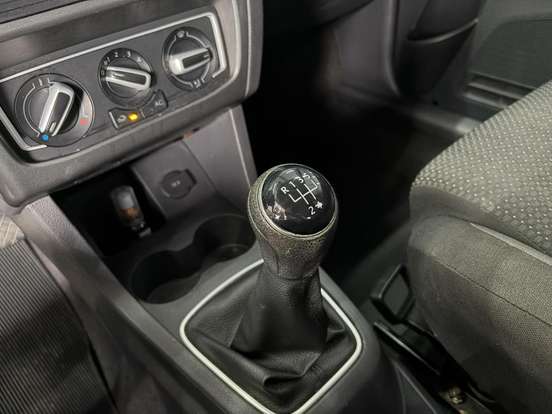 VOLKSWAGEN-FOX-2018