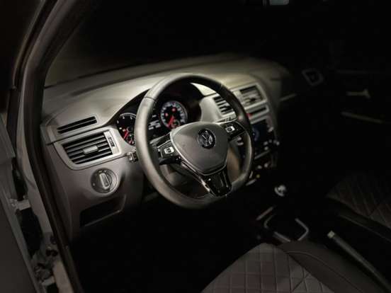VOLKSWAGEN-FOX-2019