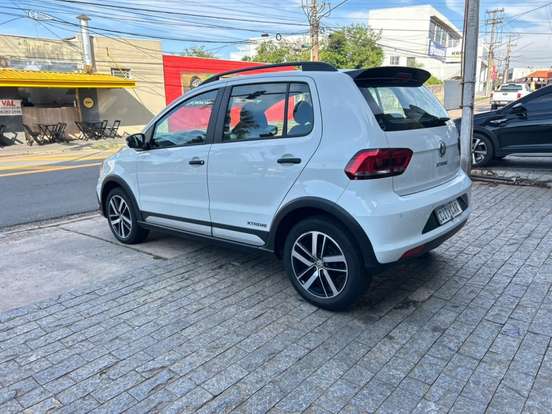 VOLKSWAGEN-FOX-2019