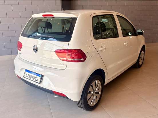 VOLKSWAGEN-FOX-2014