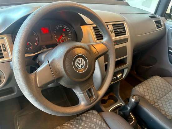 VOLKSWAGEN-FOX-2014