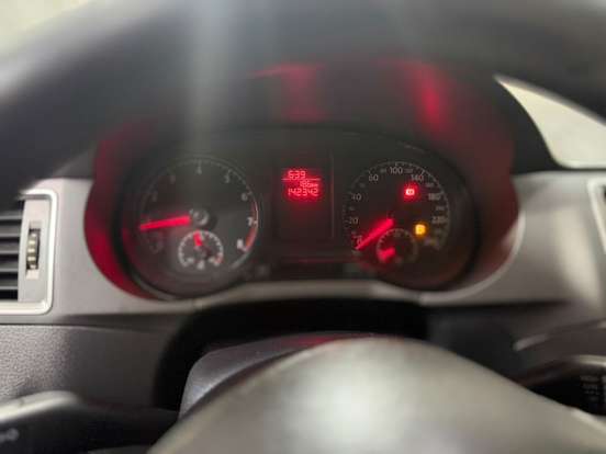 VOLKSWAGEN-FOX-2014