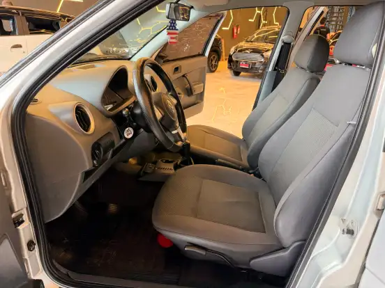 VOLKSWAGEN-GOL-2010