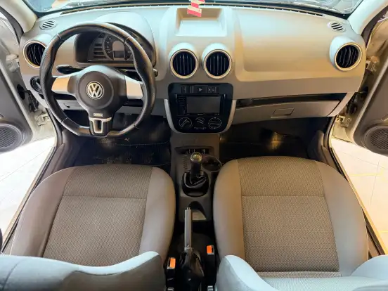 VOLKSWAGEN-GOL-2010