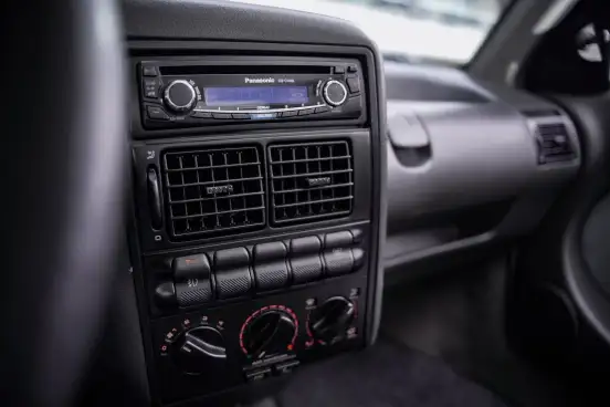 VOLKSWAGEN-GOL-1996