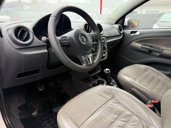 VOLKSWAGEN-GOL-1.0 MI 8V FLEX 4P MANUAL VOLKSWAGEN-GOL-2013