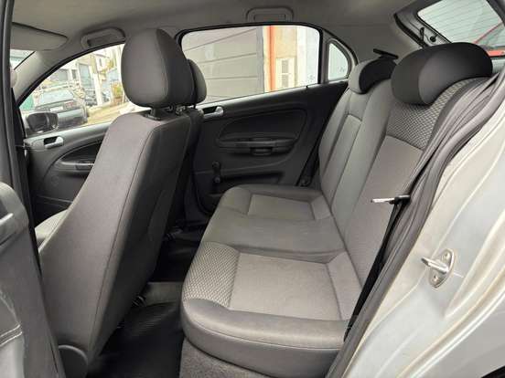VOLKSWAGEN-GOL-1.6 MI 8V FLEX 4P MANUAL G.V VOLKSWAGEN-GOL-2011