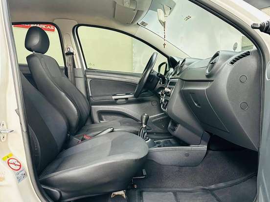 VOLKSWAGEN-GOL-1.6 MI TRENDLINE 8V FLEX 4P MANUAL VOLKSWAGEN-GOL-2015