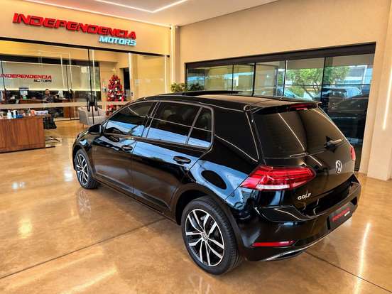 VOLKSWAGEN-GOLF-2018