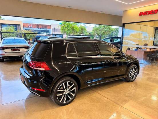 VOLKSWAGEN-GOLF-2018