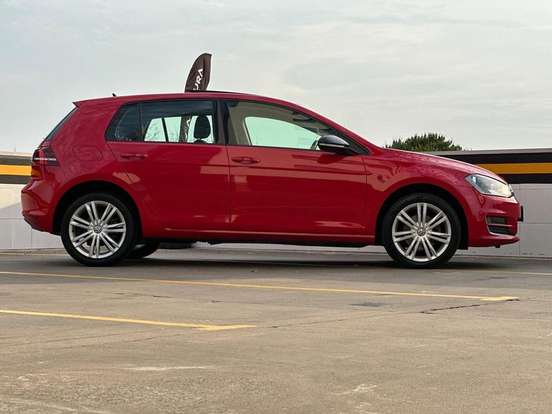 VOLKSWAGEN-GOLF-2013