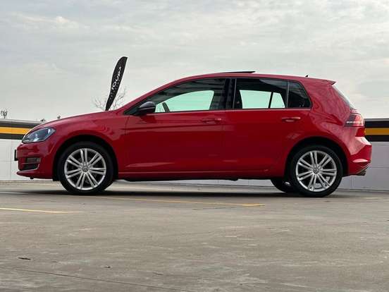 VOLKSWAGEN-GOLF-2013