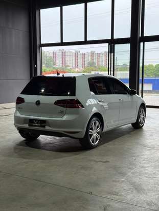 VOLKSWAGEN-GOLF-2014